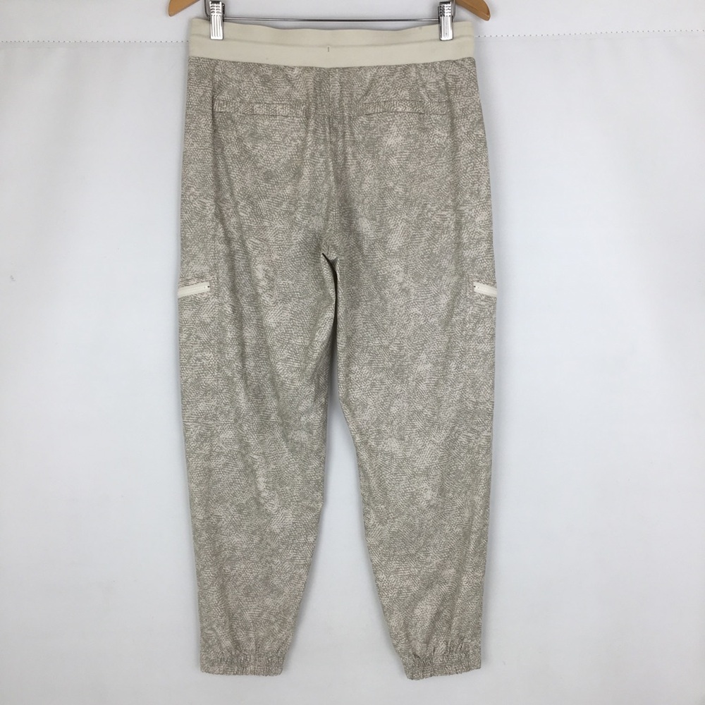 ATHLETA Venture Printed Pant High Rise Jogger Women’s Size 8 Cream Gray - Picture 16 of 16